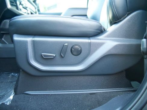 Certified 2024 Ford Expedition XLT AWD/4WD image 17