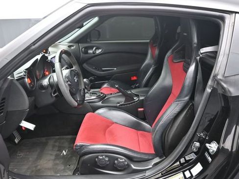 Used 2018 Nissan 370Z NISMO RWD image 11