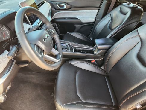 Used 2024 Jeep Compass Latitude w/ Sun and Sound Group image 23