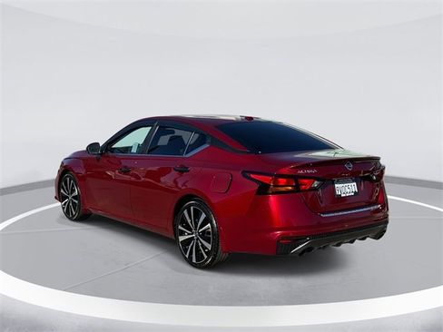 Used 2021 Nissan Altima 2.5 SR w/ SR Premium Package image 5