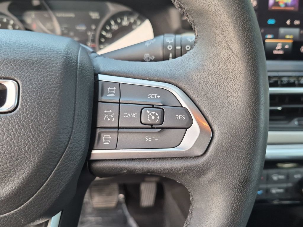 Used 2025 Jeep Compass Limited AWD/4WD image 23