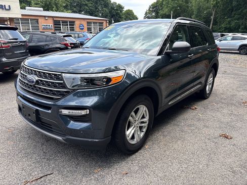 Used 2024 Ford Explorer XLT w/ Equipment Group 202A AWD/4WD image 3