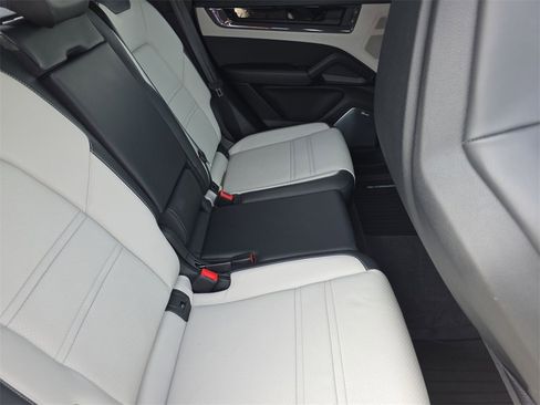 Used 2025 Porsche Cayenne GTS image 23