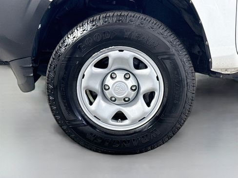 Used 2022 Toyota Tacoma SR RWD image 38