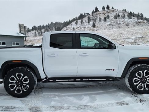 Used 2025 GMC Canyon AT4 image 5