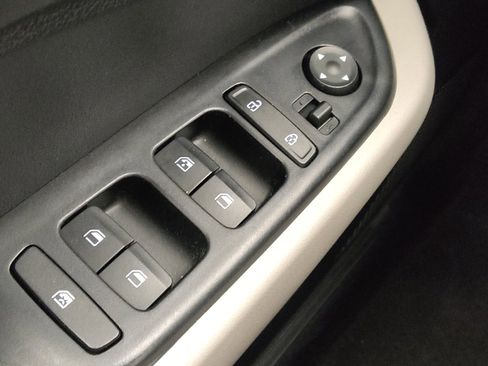 Used 2022 Hyundai Venue SEL FWD image 27