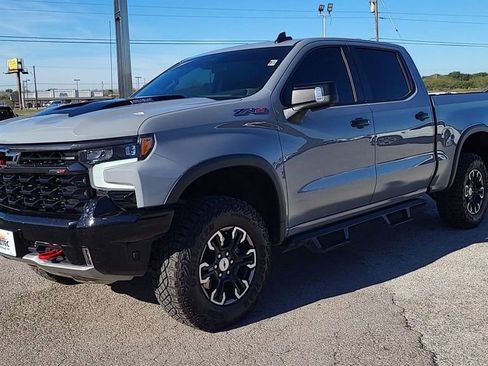 Used 2024 Chevrolet Silverado 1500 ZR2 image 3