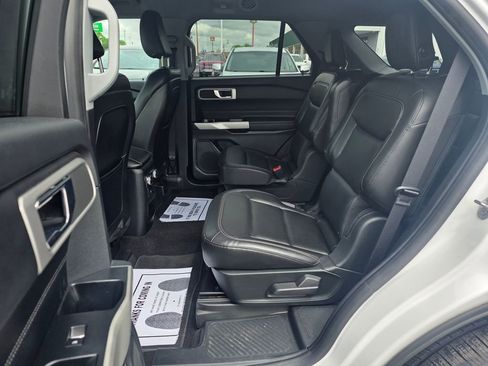 Used 2020 Ford Explorer XLT w/ Equipment Group 202A AWD/4WD image 11