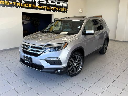 Used 2017 Honda Pilot Touring image 1