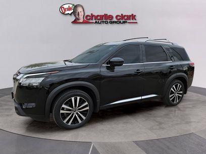 Used 2024 Nissan Pathfinder Platinum