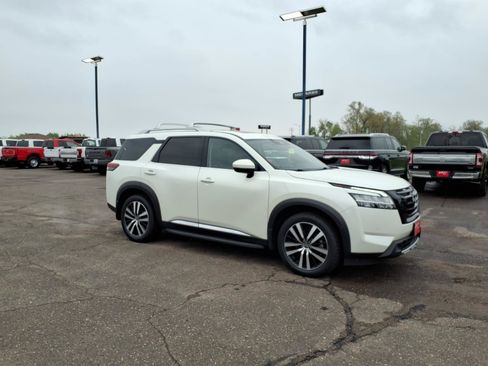 Used 2023 Nissan Pathfinder Platinum w/ Lighting Package (N93) AWD/4WD image 8