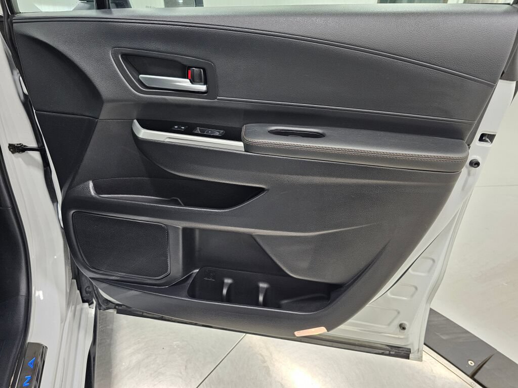 Used 2026 Toyota Sienna Platinum AWD/4WD image 35