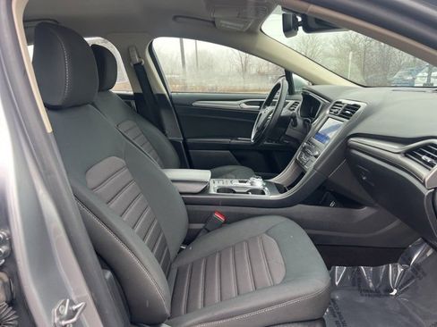 Used 2020 Ford Fusion SE image 11
