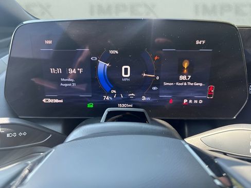 Used 2024 Chevrolet Equinox EV RS FWD image 24