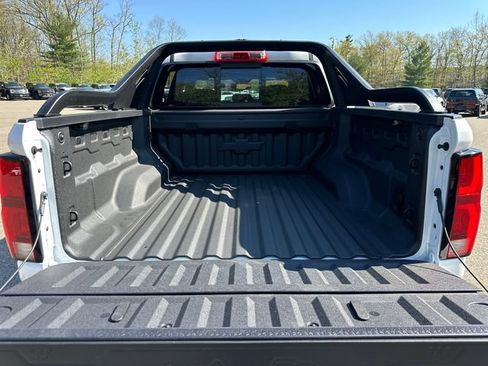 Used 2025 Chevrolet Colorado ZR2 w/ Technology Package AWD/4WD image 14