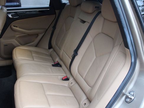 Used 2018 Porsche Macan image 32