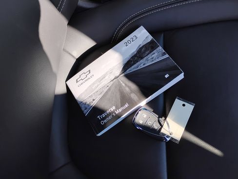 Used 2023 Chevrolet Traverse LT w/ LT Premium Package image 38