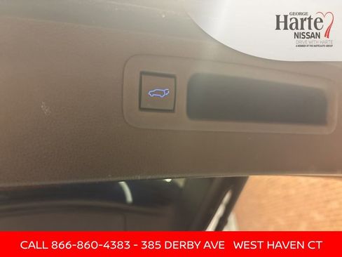 Used 2021 Toyota Highlander XLE image 28