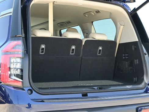 Used 2025 Nissan Armada Platinum RWD image 21