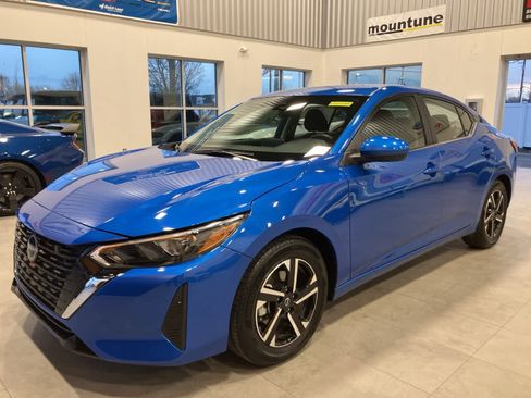 Used 2025 Nissan Sentra SV image 1