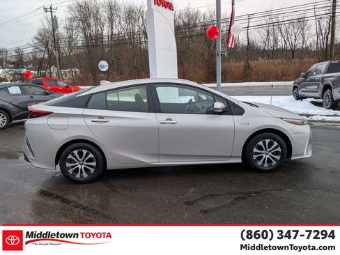Certified 2022 Toyota Prius Prime LE image 2