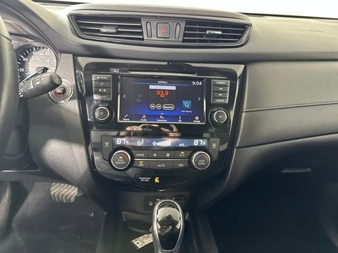 Used 2020 Nissan Rogue SV image 21