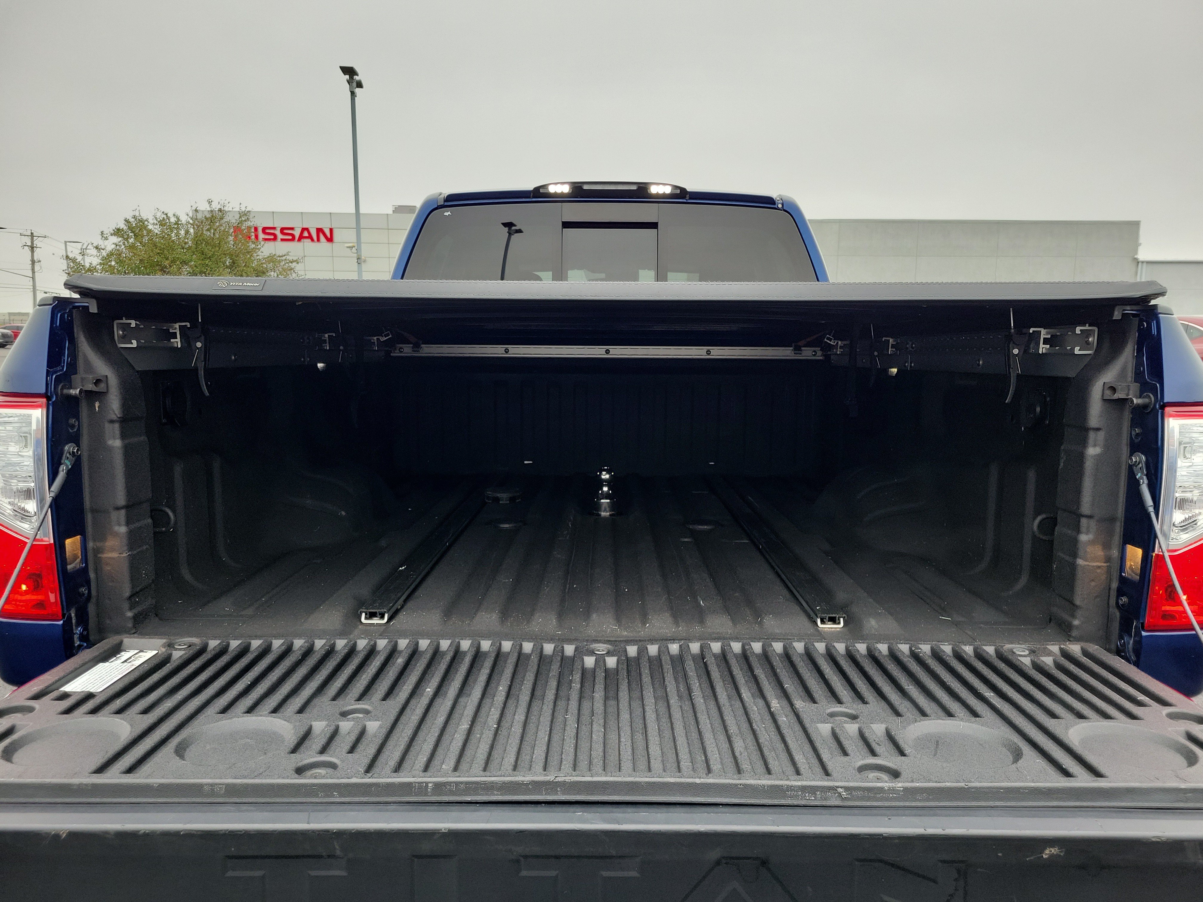 Used 2021 Nissan Titan SV w/ SV Convenience Package AWD/4WD image 8