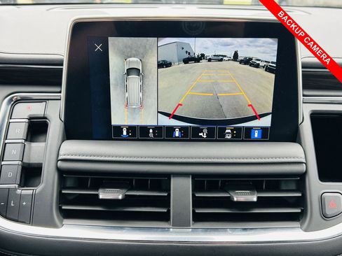 Used 2023 Chevrolet Tahoe Z71 w/ Luxury Package AWD/4WD image 15