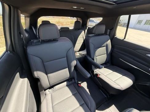 Used 2026 Chevrolet Traverse LT image 35