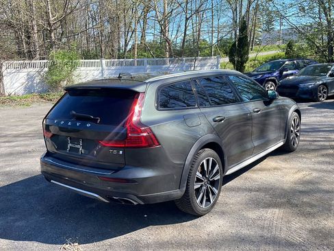 Used 2021 Volvo V60 T5 Cross Country w/ Lounge Package image 8