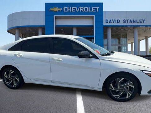 Used 2025 Hyundai Elantra Sport FWD image 9