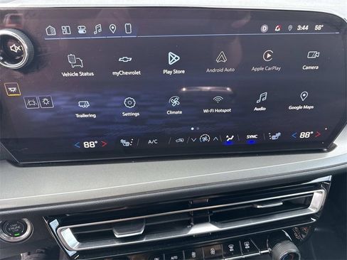 Used 2026 Chevrolet Traverse LT image 17