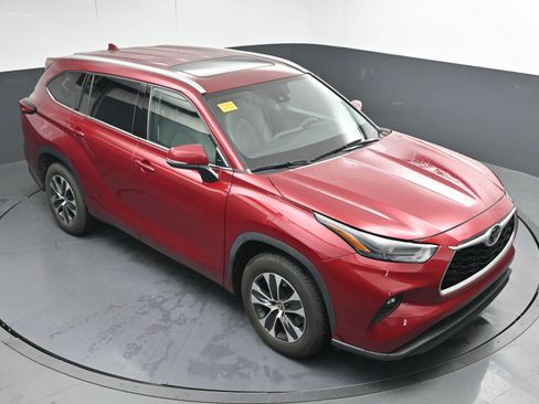 Certified 2022 Toyota Highlander XLE image 33