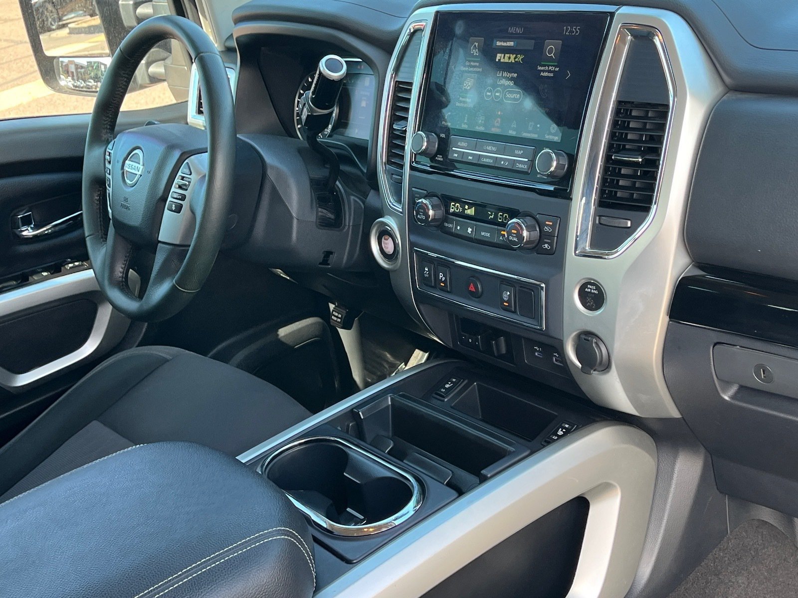 Used 2020 Nissan Titan SV w/ SV Convenience Package RWD image 9