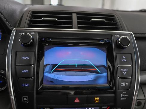 Used 2015 Toyota Camry XLE w/ Moonroof Package FWD image 17