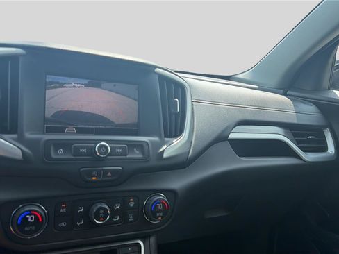 Used 2024 GMC Terrain SLE w/ Driver Convenience Package FWD image 12