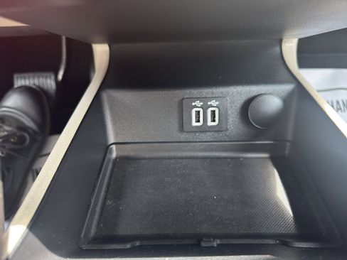 Used 2019 Ford Fusion SE FWD image 28