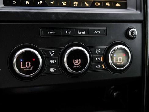 Used 2018 Land Rover Discovery SE AWD/4WD image 30