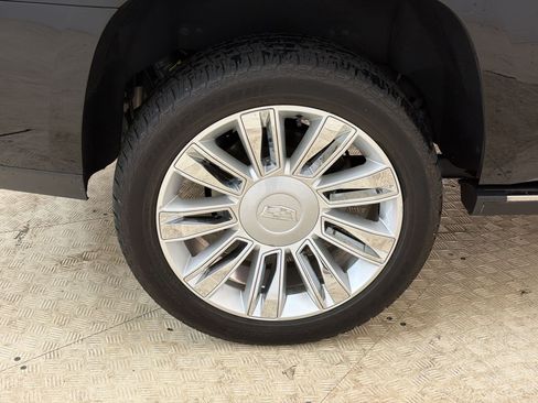 Used 2020 Cadillac Escalade Platinum RWD image 12