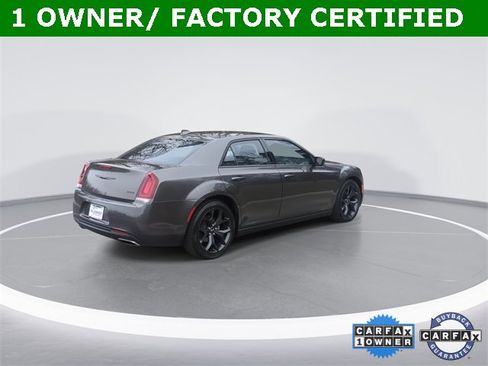 Used 2021 Chrysler 300 Touring w/ Sport Appearance Package image 10