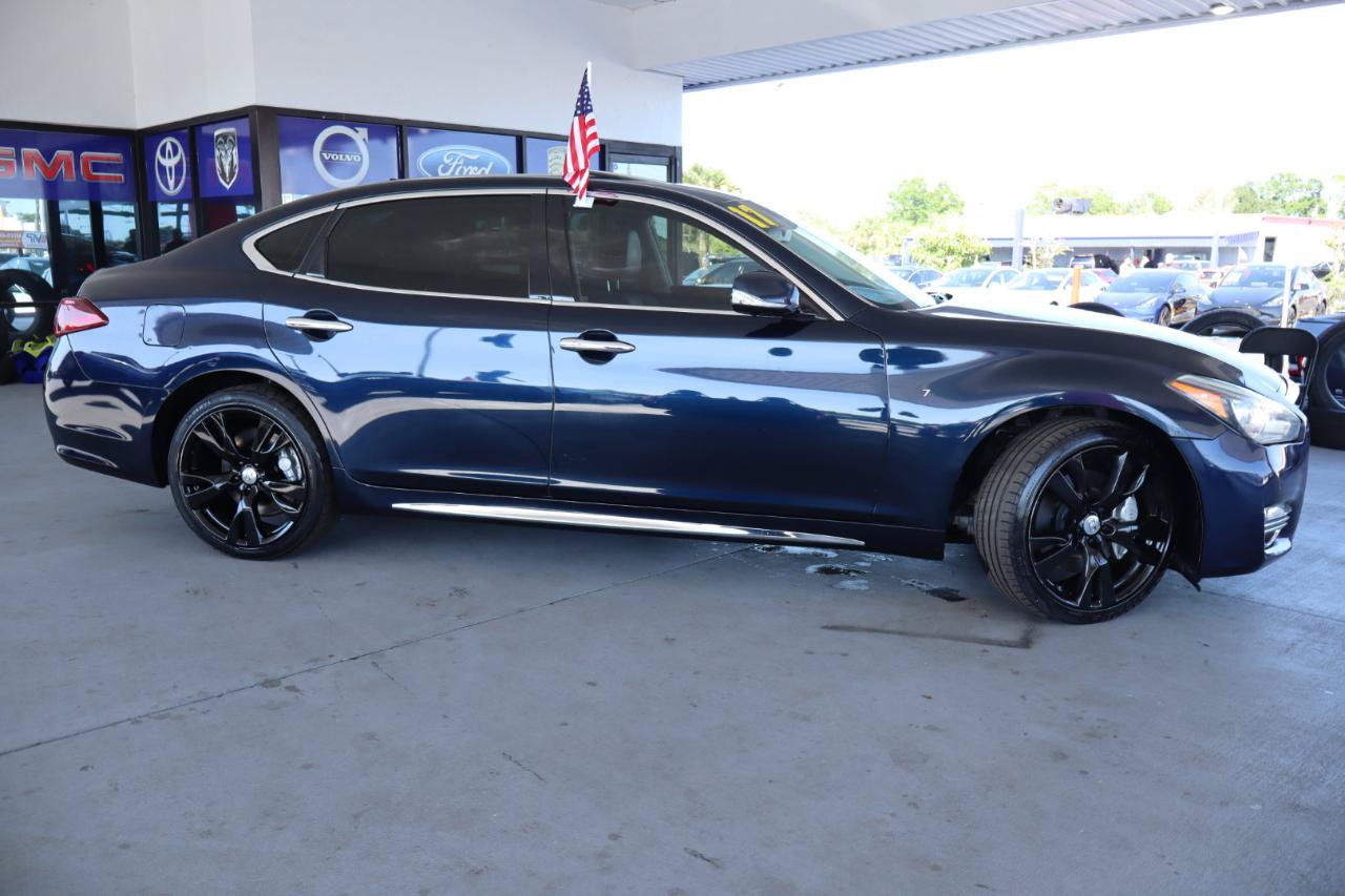 Used 2017 INFINITI Q70 L 3.7 AWD/4WD image 6
