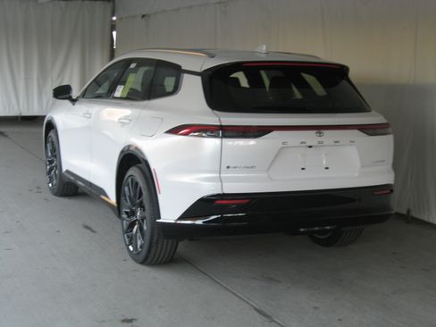 New 2025 Toyota Crown Signia image 7