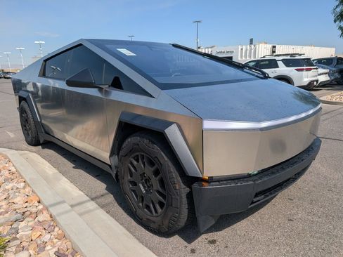 Used 2025 Tesla Cybertruck AWD Crew Cab image 4