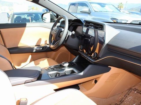 Certified 2023 Lexus RZ 450e Premium w/ Accessory Package (Z1) image 5