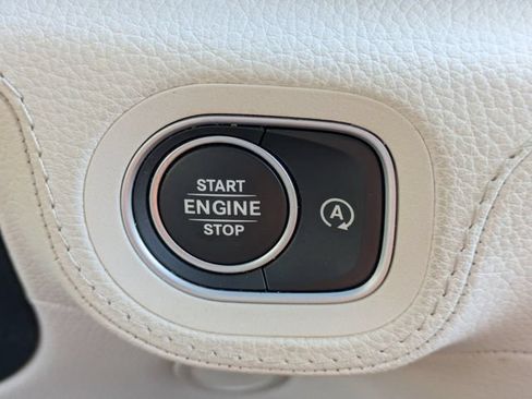 Used 2024 Mercedes-Benz GLE 350 4MATIC image 32
