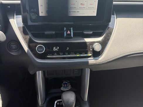 Used 2024 Toyota Corolla Cross AWD Hybrid image 20