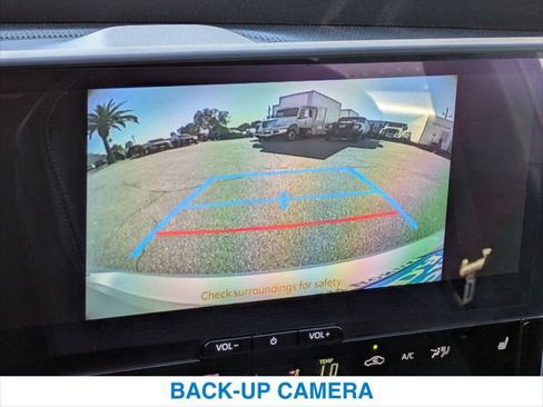 Used 2025 Toyota bZ4X FWD image 18