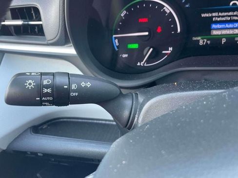Certified 2025 Toyota Sienna XLE FWD image 27