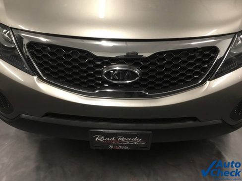 Used 2012 Kia Sorento LX w/ Third Row Pkg image 15