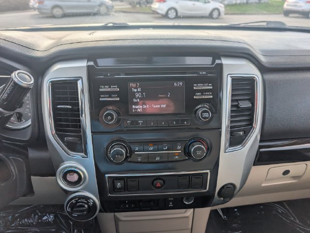 Used 2017 Nissan Titan SV AWD/4WD image 11